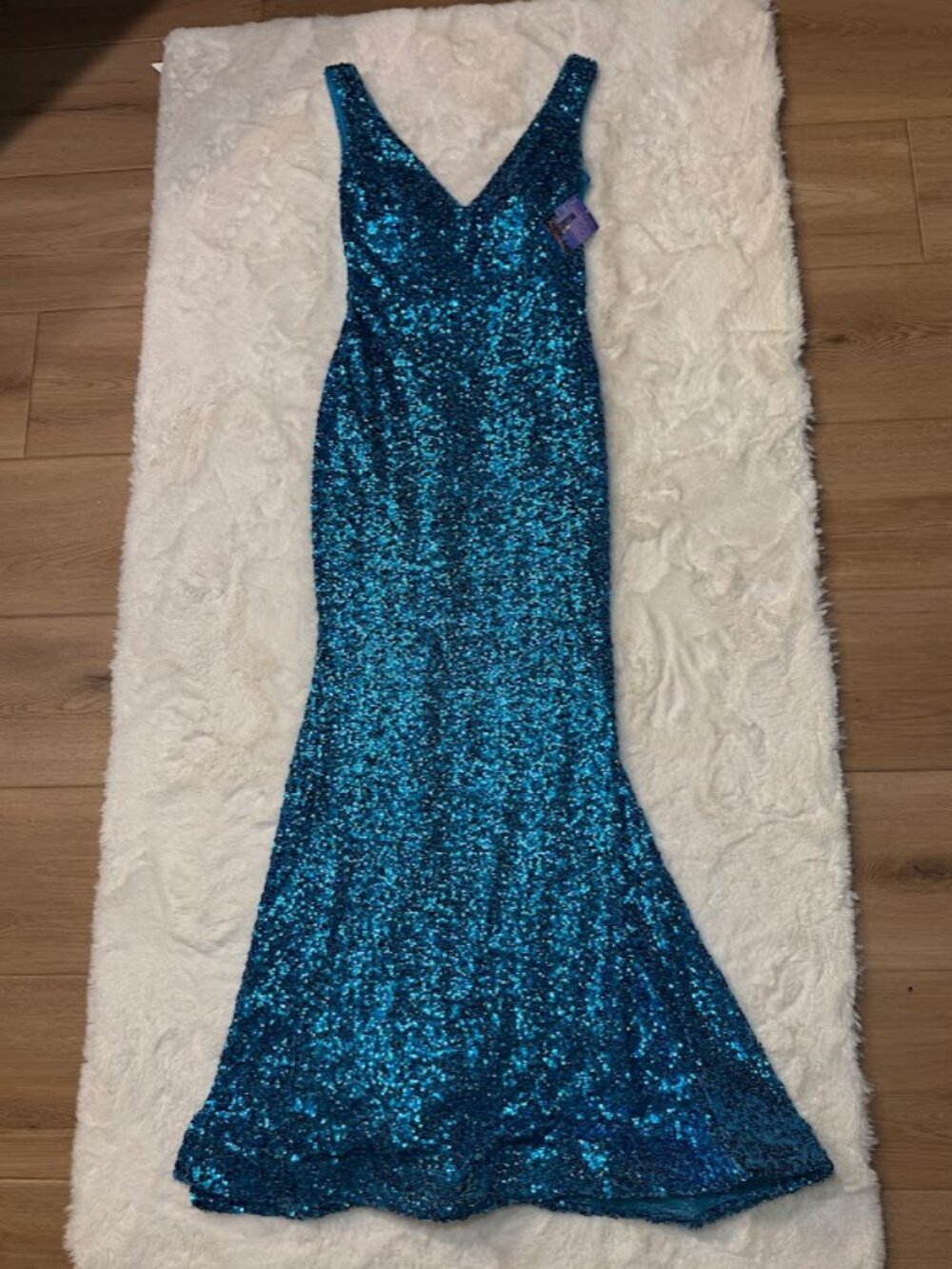 NWT Morgan & Co 13313 The Chloé Sequined Gown Deep V Open Back Formal Dress Sz 3
